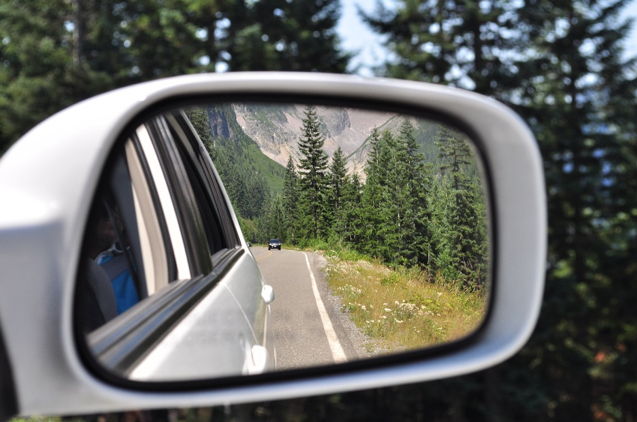 File:Rear view mirror view in Mt. Rainier National Park, driving ...