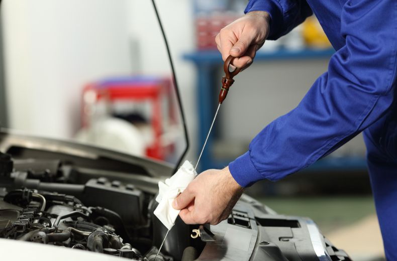 The easiest way to check your car's engine oil | RAC Drive