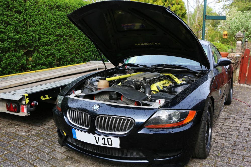 Някой постави 8.3-литров Viper V10 в BMW Z4