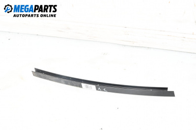 Интериорна пластмаса за BMW 3 Series E90 Touring E91 (09.2005 - 06.2012), 4+1 вр., комби, позиция: задна