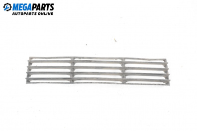Решетка в броня за Volkswagen Passat IV Variant B5.5 (09.2000 - 08.2005), комби, позиция: предна