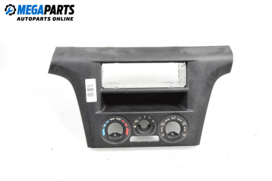 Централна конзола за Mitsubishi Outlander I SUV (03.2001 - 12.2006)