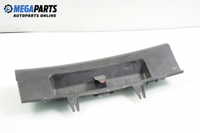 Пластмасова кора за Audi A3 Sportback I (09.2004 - 03.2013), 4+1 вр.